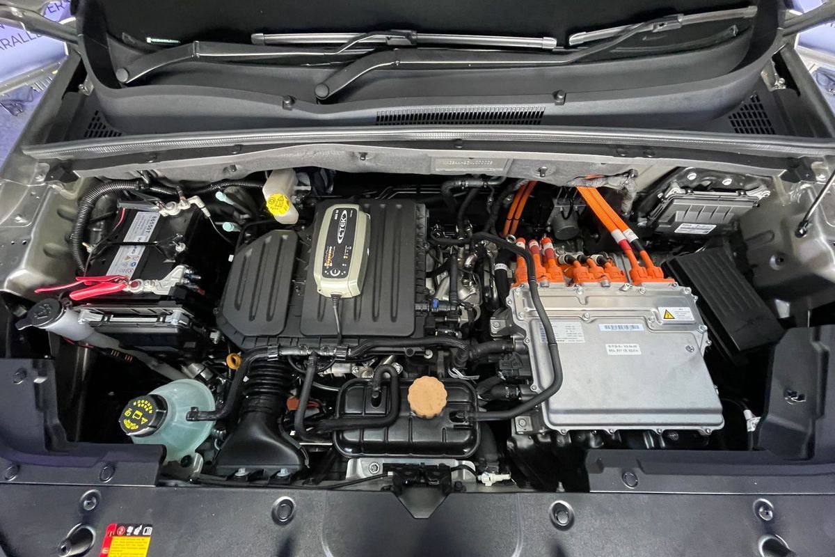 5 Tips Jitu Cegah Overheat Mobil Hybrid dengan Perawatan Saringan Baterai