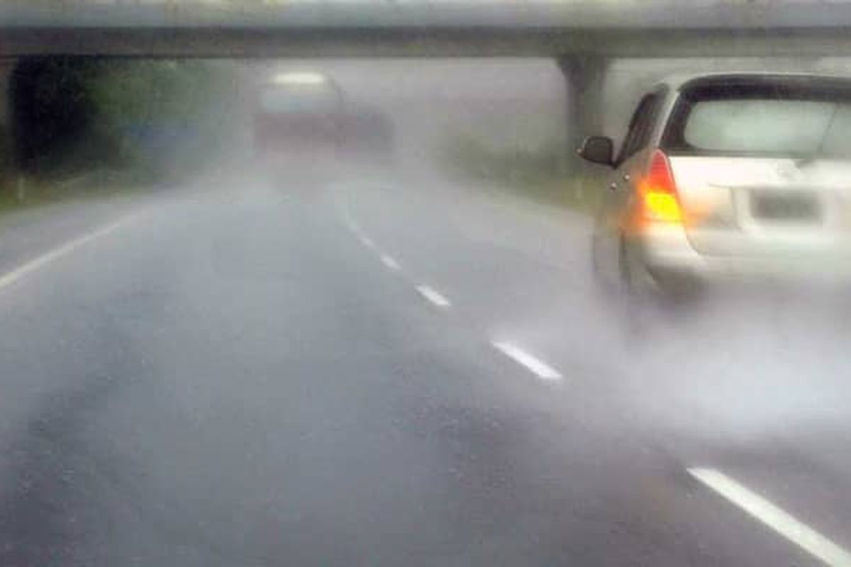 Genangan Air di Tol Cijago Picu Kemacetan, Pengendara Harap Waspada!