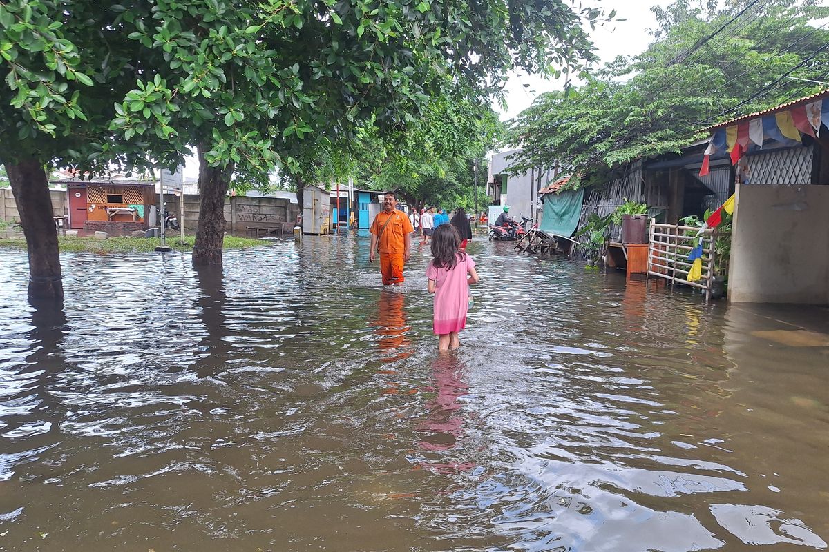 Waspada Banjir! Pintu Air Pasar Ikan Siaga Dua, 9 Wilayah Jakarta Utara Berisiko Terendam