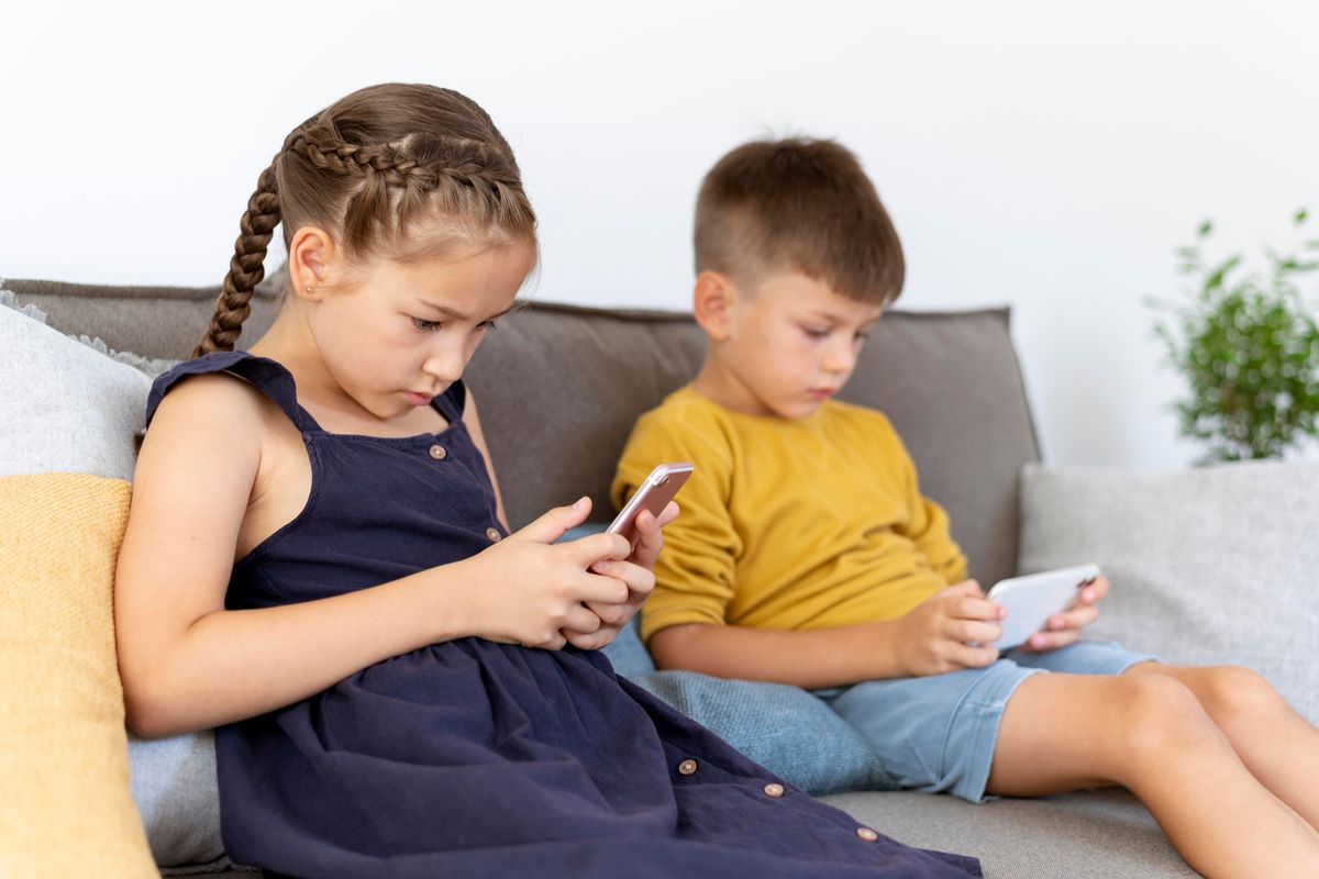 Awasi Anak Saat Main Gim Roblox Demi Keamanan Digital