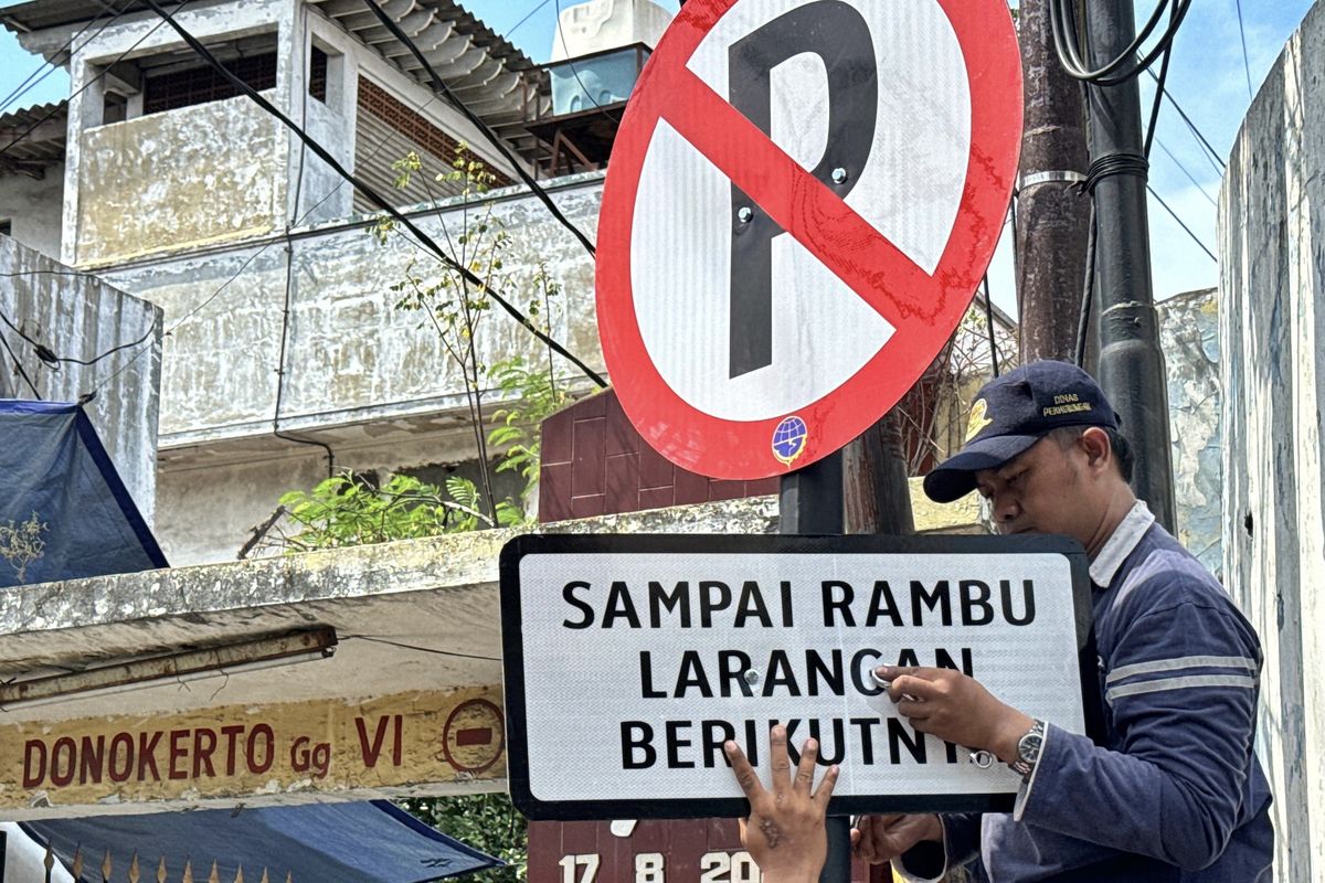 Mengancam Keselamatan! Ini Dampak Fatal Mobil Parkir Sembarangan di Pinggir Jalan