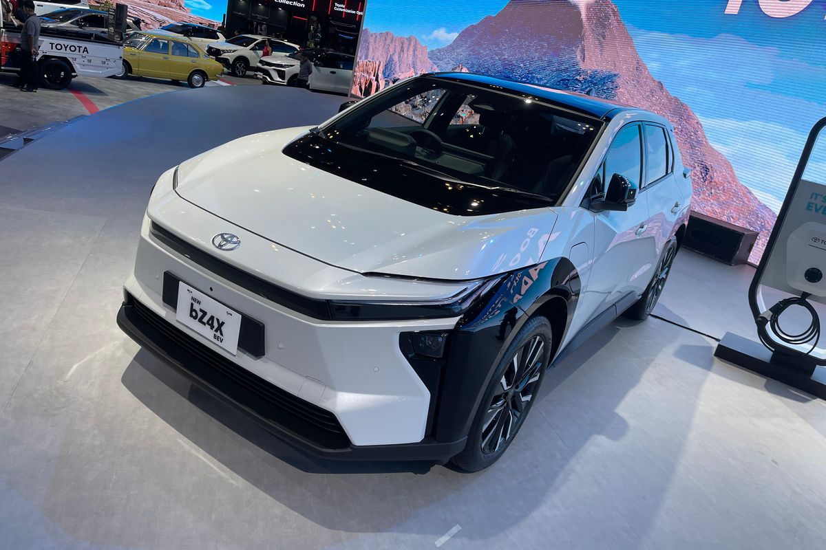 Indonesia Cetak Sejarah Sebagai Produsen Pertama Mobil Listrik Toyota di ASEAN