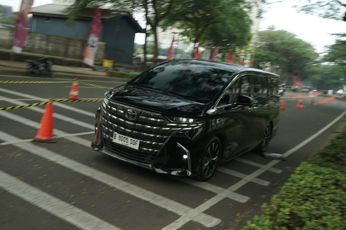 Harga Alphard Bekas Anjlok Rp 200 Juta Akibat Gempuran Denza D9 di Pasaran