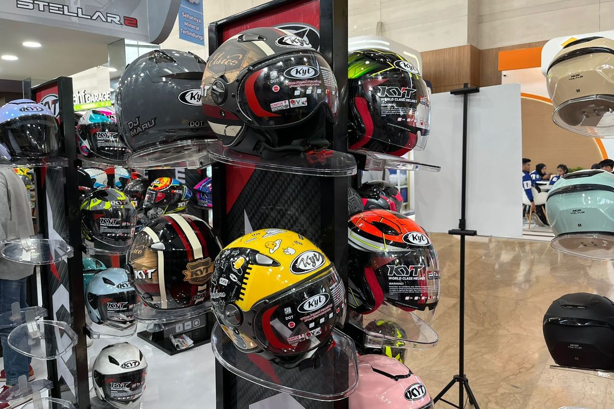 5 Helm Keren di Bawah Rp 200.000 yang Wajib Dibeli di GIIAS 2025!
