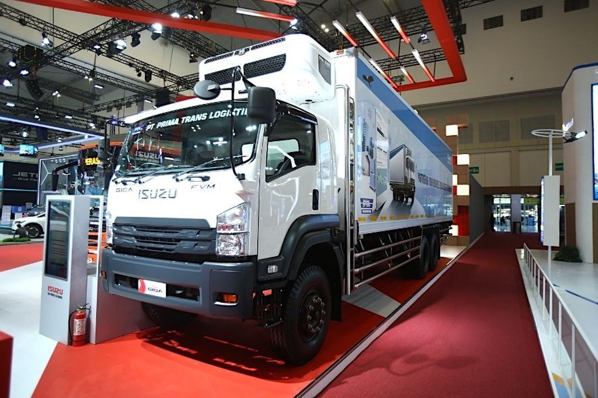 Truk Kulkas Isuzu Giga FVM Siap Meriahkan GIIAS 2025 dengan Inovasi Terbaru