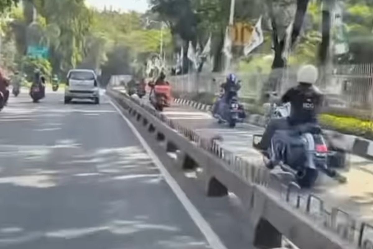 Rombongan Moge Viral Usai Terobos Jalur Transjakarta, Netizen Heboh!