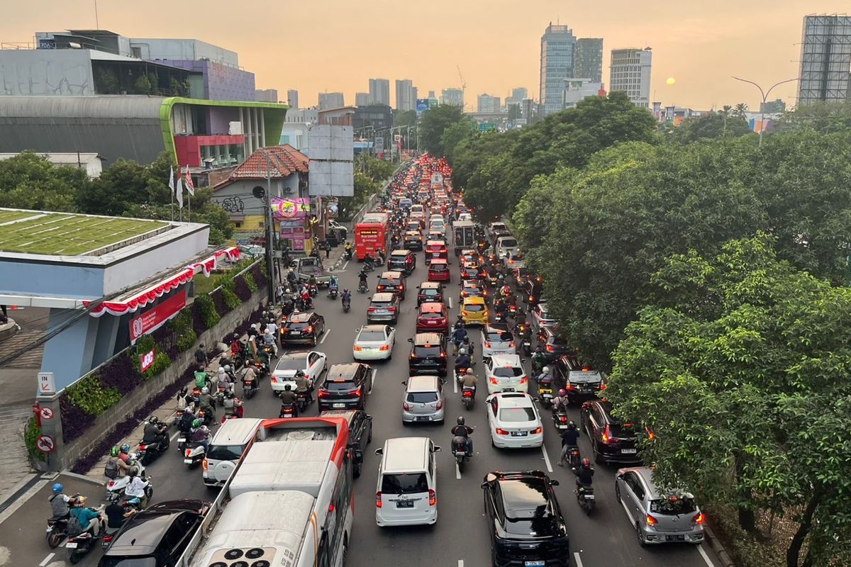 Jumlah Kendaraan Meledak, Infrastruktur Jalan Tertinggal