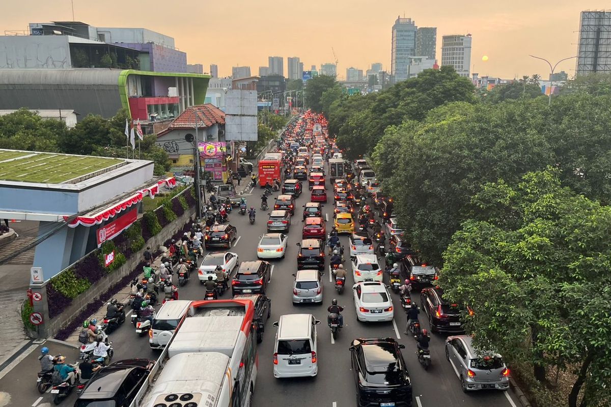5 Fakta Menarik Jalan TB Simatupang yang Selalu Macet & Solusinya
