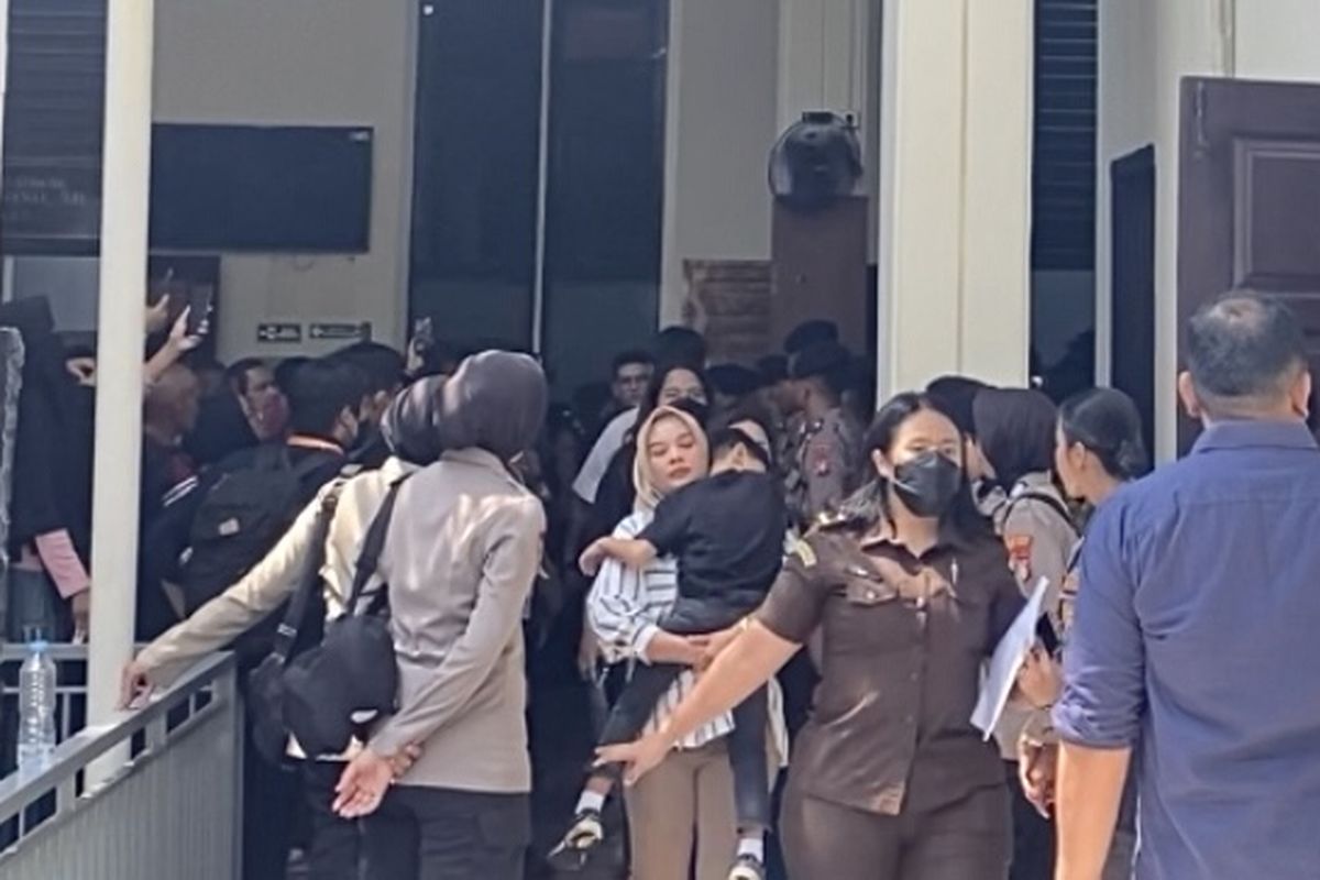 Viral! Hakim Usir Anak Bungsu Nikita Mirzani Saat Sidang Berlangsung