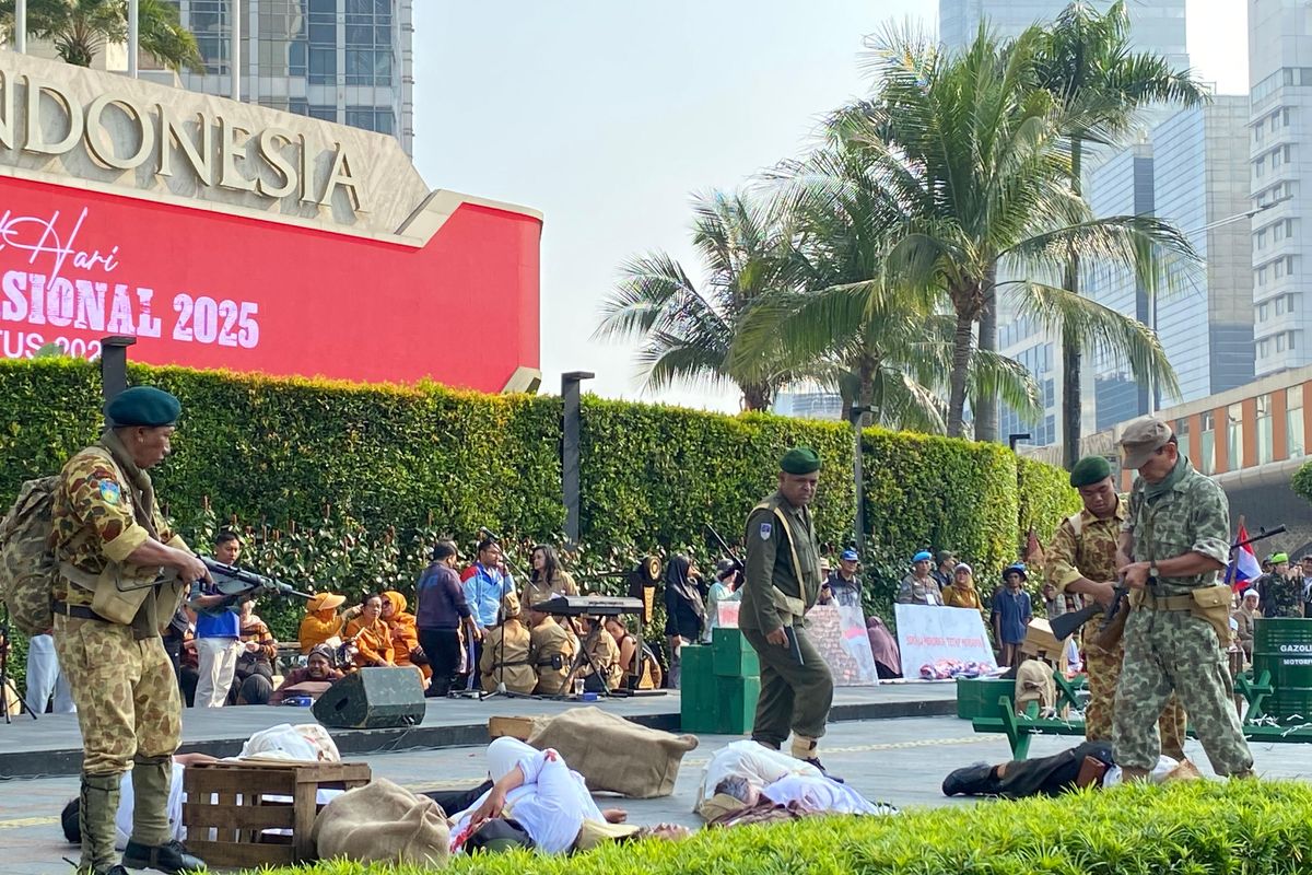 Kirab Veteran CFD Jakarta Diramaikan Aksi Teatrikal Serangan Umum Surakarta yang Memukau