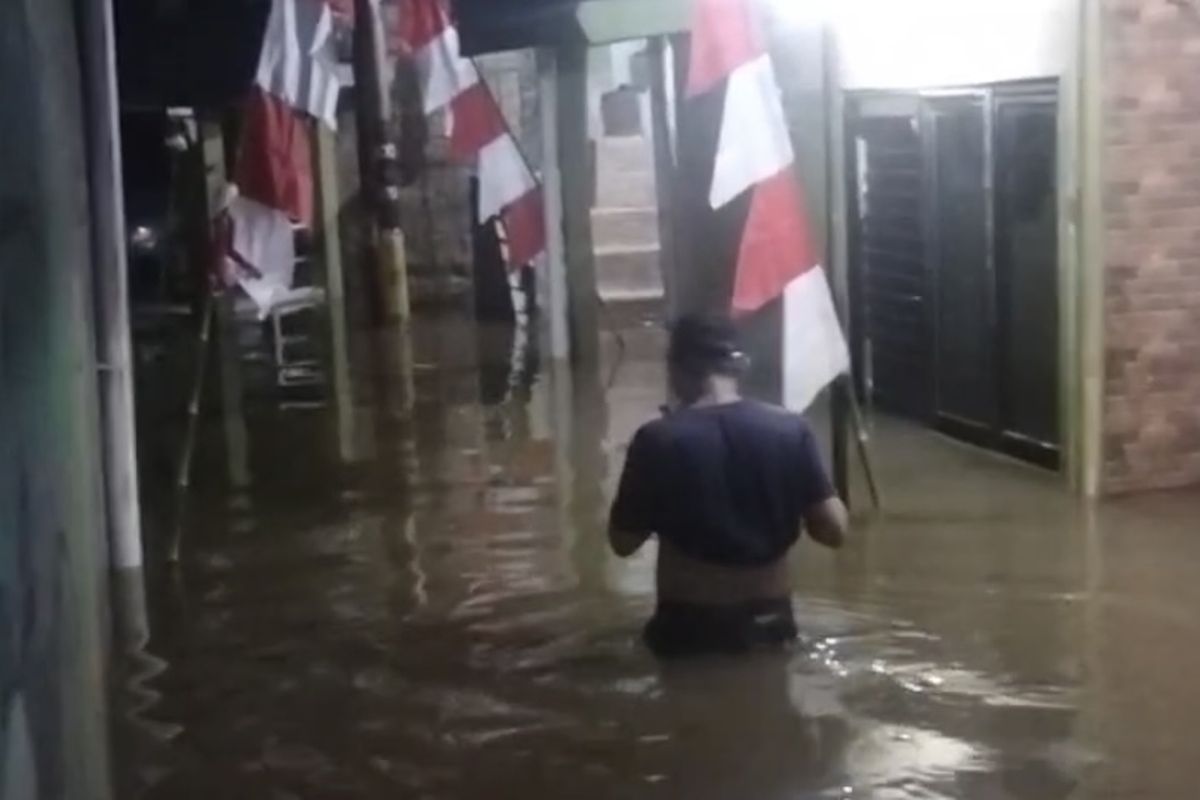Warga Kebon Pala Geram, Banjir 3 Kali dalam 10 Hari Desak Pengerukan Ciliwung Segera!