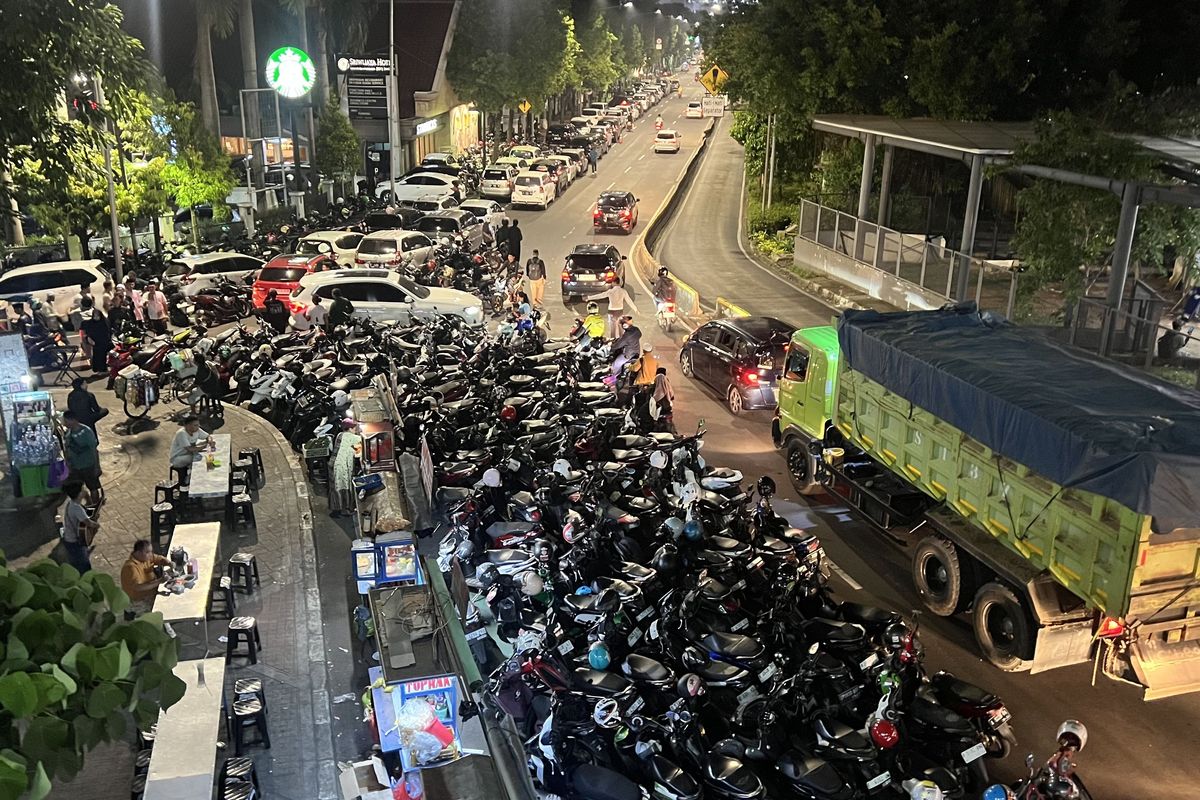 Macet Parah di Sekitar Masjid Istiqlal Akibat Motor Parkir Sembarangan Saat Zikir Kebangsaan