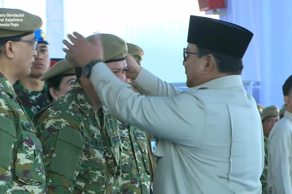 Prabowo Rapikan Baret Cak Imin & Ketua DPD: Momen Hangat di Tengah Politik