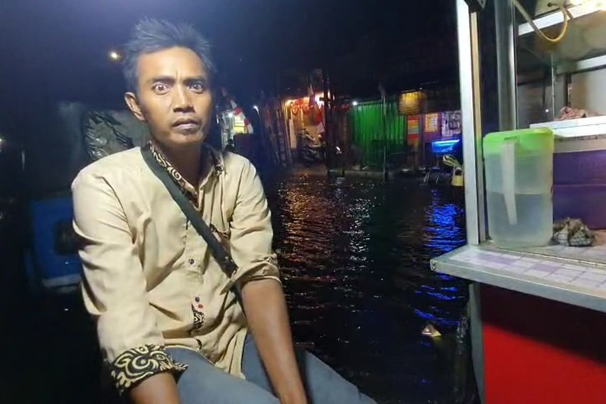 1 Jam Hujan Lebat, Jalan Pademangan Jakut Terendam Banjir!