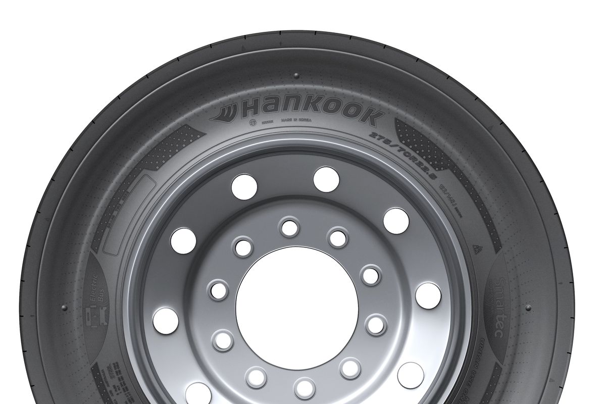 Hankook Dukung Transjakarta dengan Ban Bus Listrik VKTR yang Ramah Lingkungan