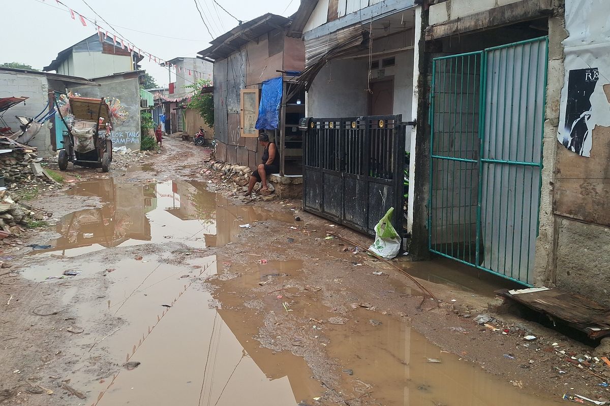 Kisah Pilu Warga Eks Kampung Kandang Jakut yang Masih Bergantung Waduk Tanpa Listrik
