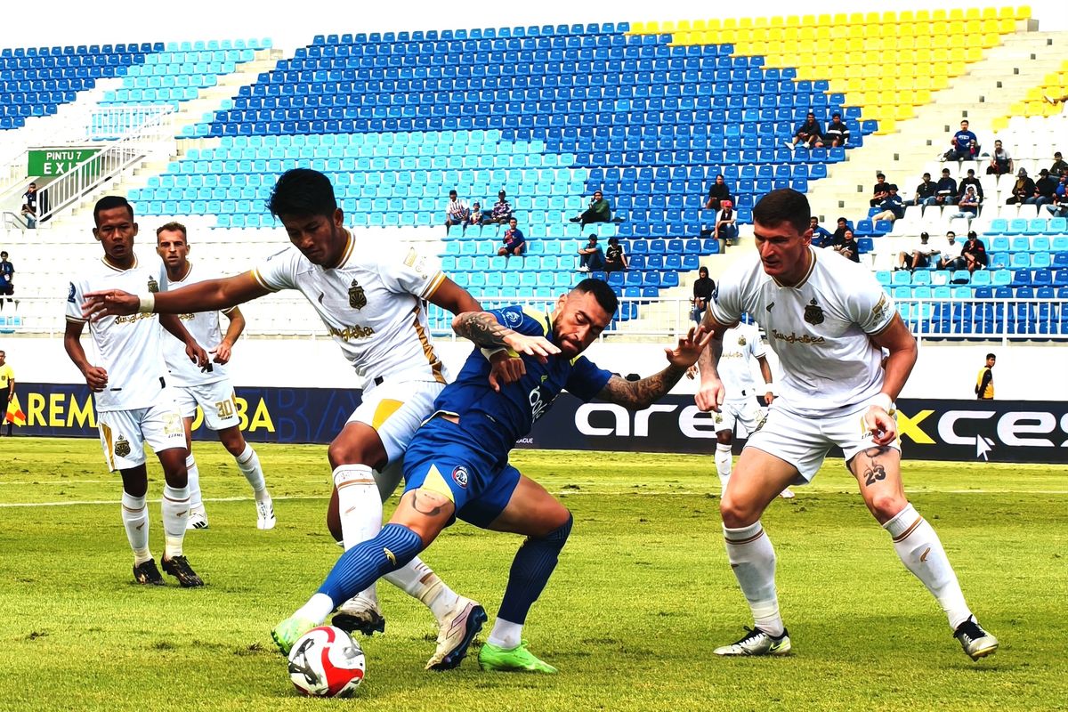 Kemenangan Dramatis Arema FC 2-1 Atas Bhayangkara FC: Penalti Jadi Sorotan!