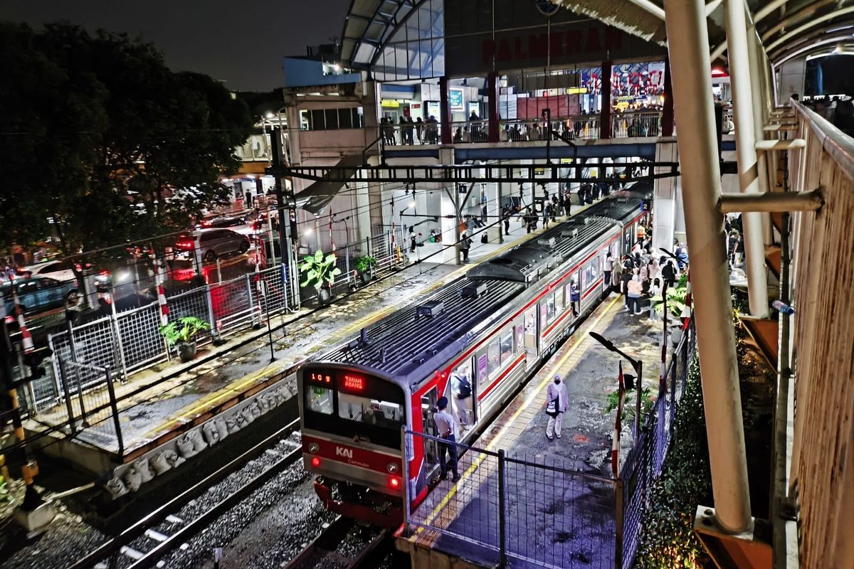 KRL Beroperasi dengan Penyesuaian Sore Ini Akibat Demo Ricuh di DPR 28 Agustus