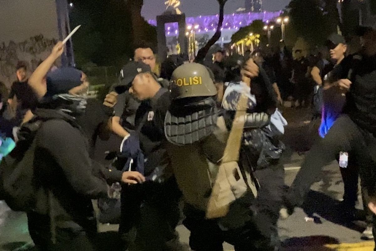 Sejumlah Demonstran Ditangkap dan Alami Penganiayaan