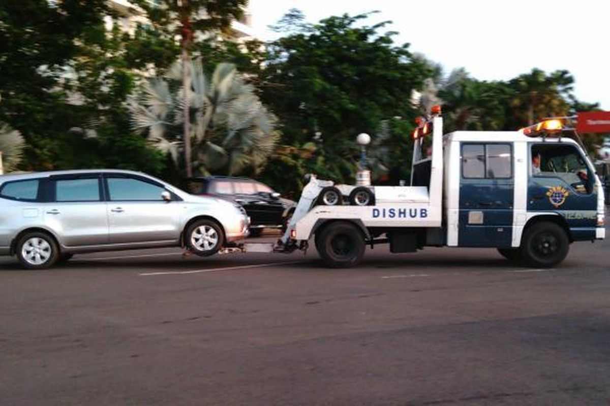 5 Alasan Mengejutkan Mobil Matik Bisa Rusak Jika Diderek Sembarangan