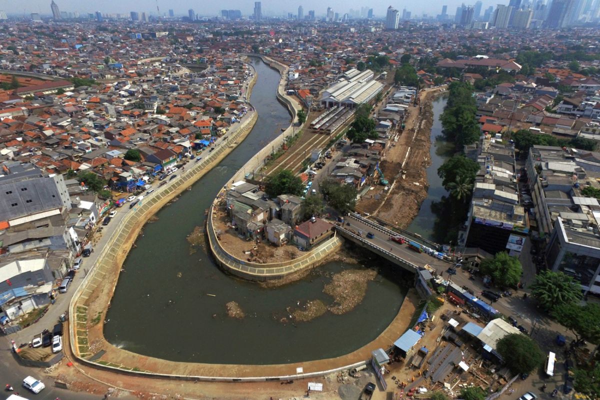 13 Sungai Mengalir di Jakarta, Tapi Air Bersih Tetap Langka: Ironi Ibu Kota