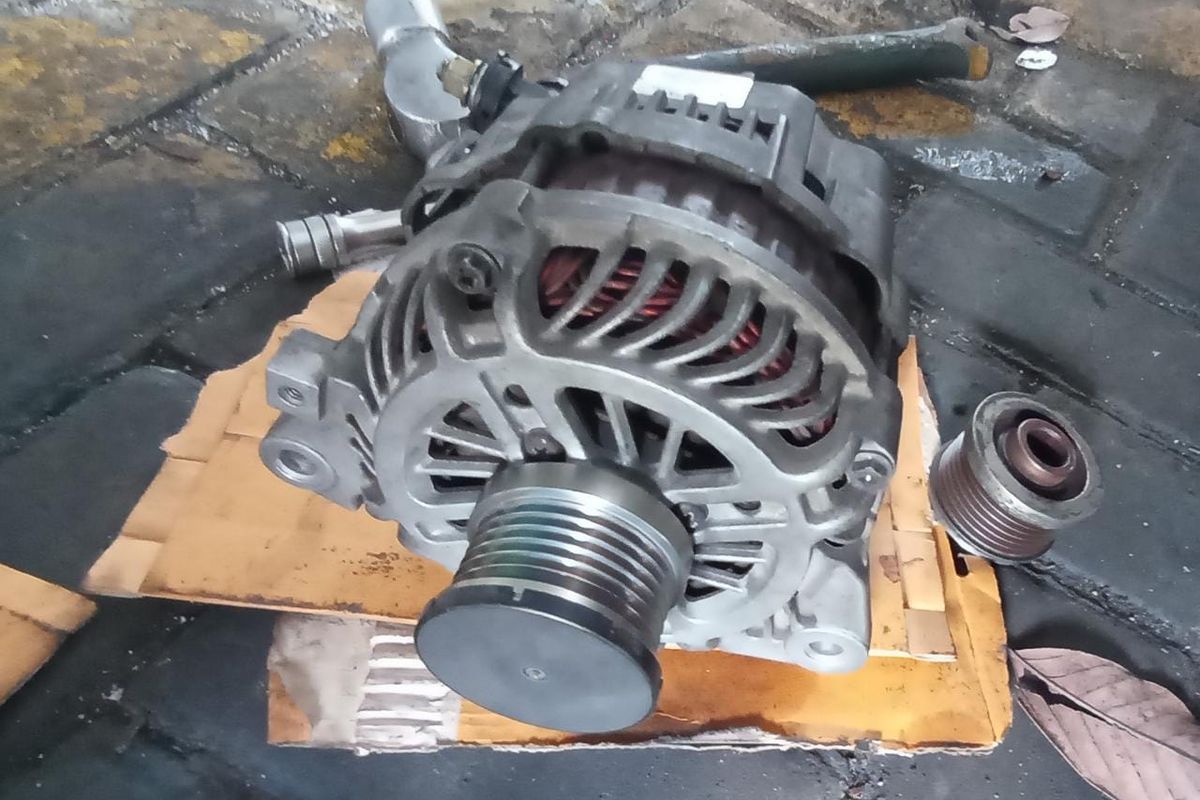 5 Tanda Dinamo Starter atau Alternator Mobil Anda Mulai Rusak – Wajib Tahu!