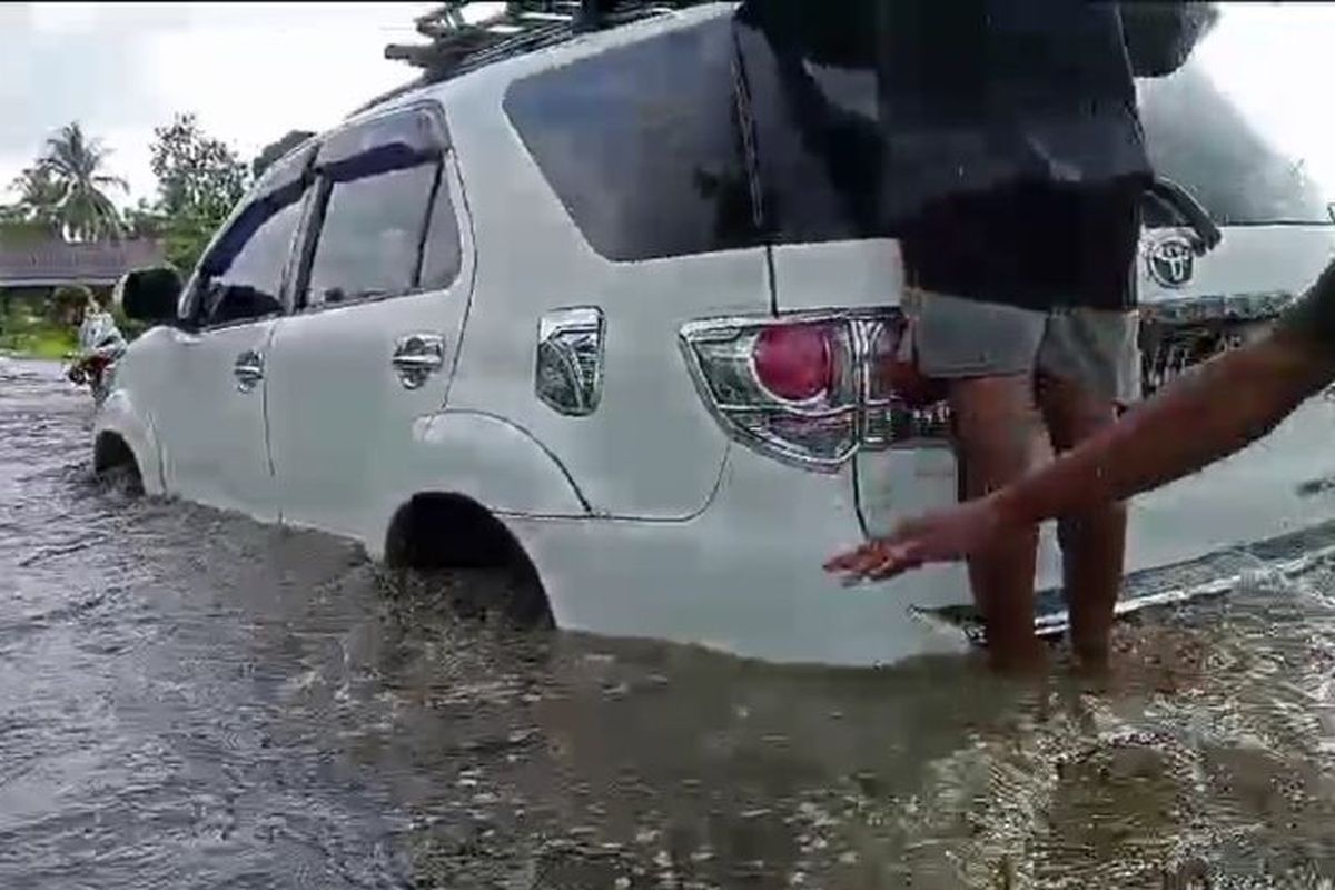 Layanan Rental Mobil Lumpuh, Wisatawan Waspada!