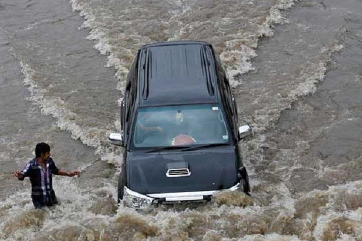 Tips Penting Ganti Oli Mobil Setelah Terendam Banjir untuk Performa Optimal