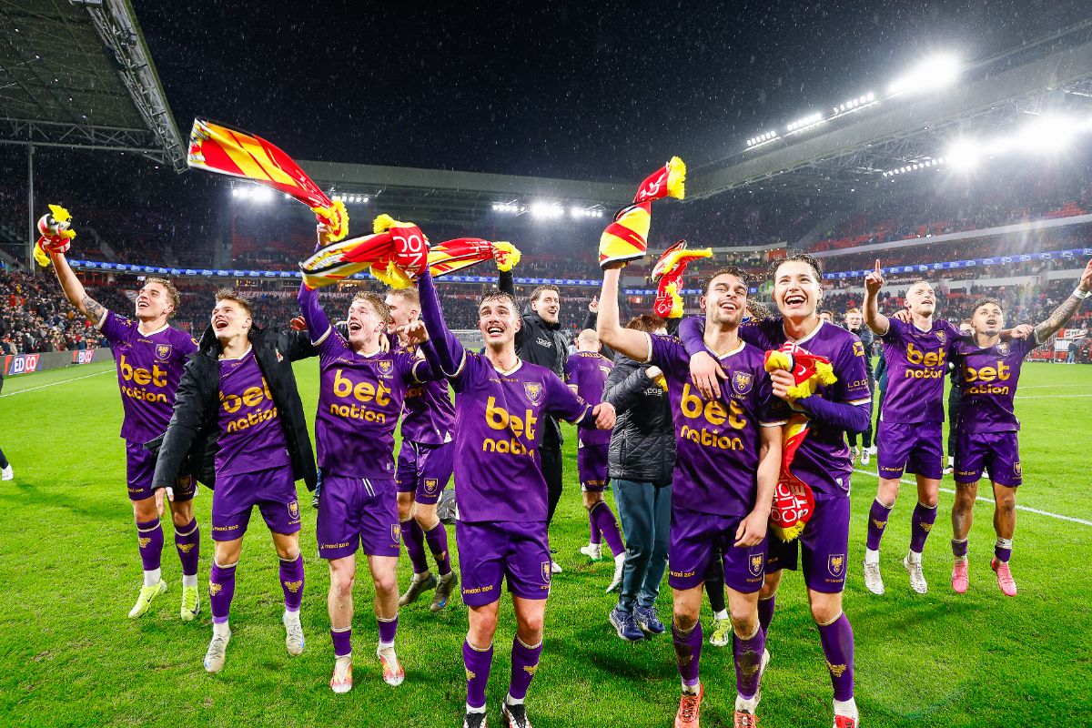 Go Ahead Eagles & Dean James Bersinar di Debut Europa League yang Bersejarah