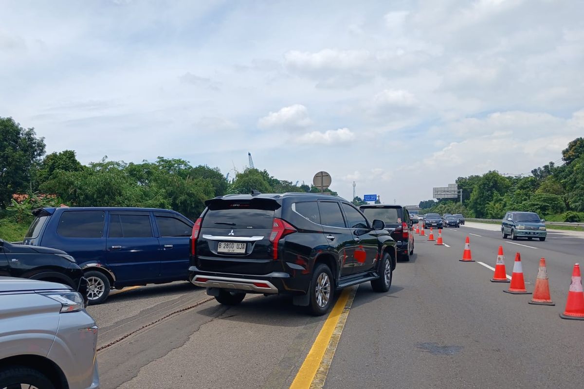 Macet Parah! Contraflow Aktif di Tol Jakarta-Cikampek Km 47-65 untuk Atasi Arus Padat