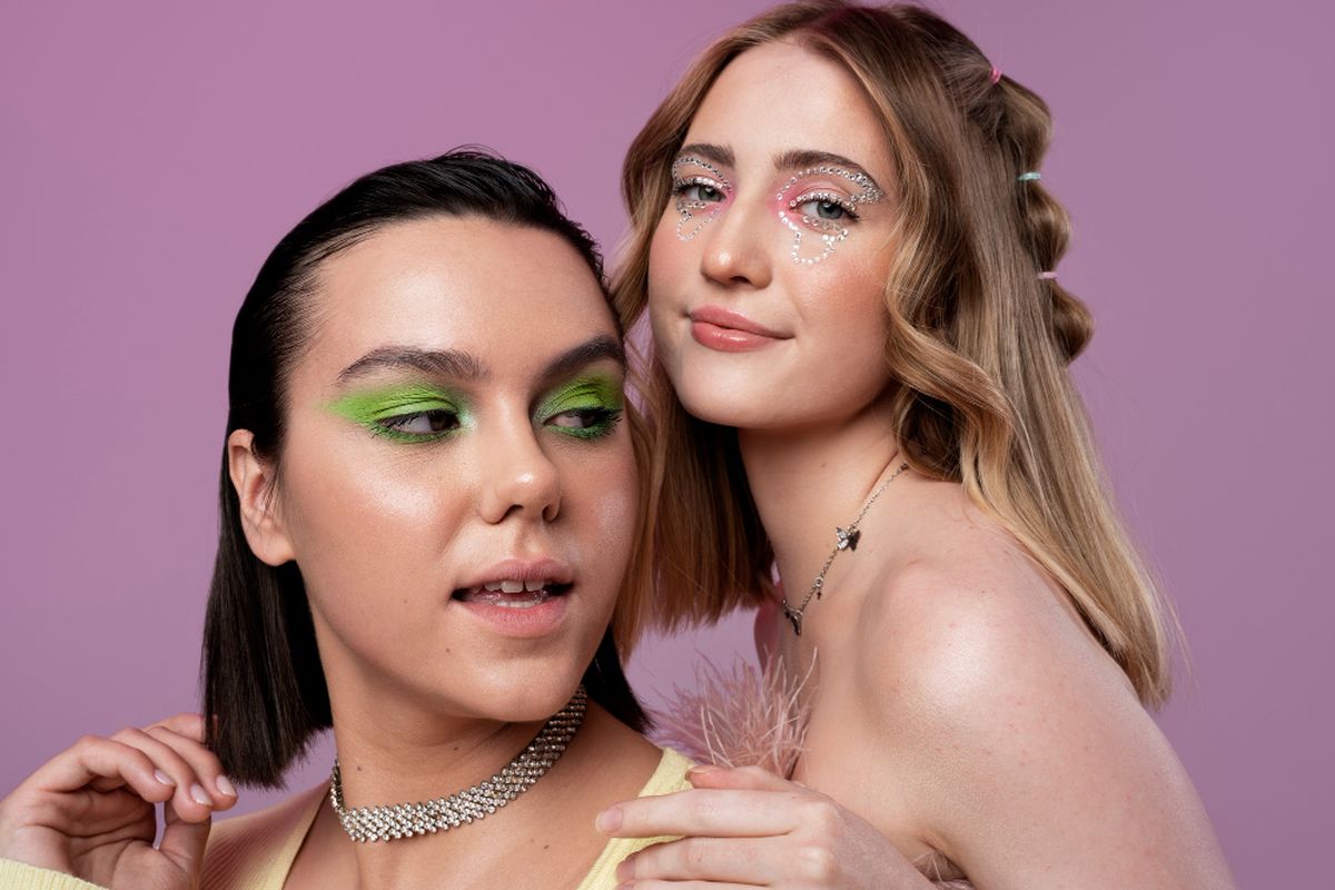 5 Rekomendasi Makeup Pink & Hijau ala Brave Pink Hero Green untuk Tampil Bold dan Segar