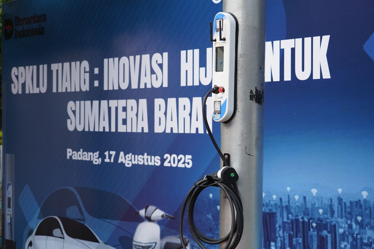 PLN dan Velasto Luncurkan SPKLU Inovatif di Tiang Listrik Pertama di Indonesia