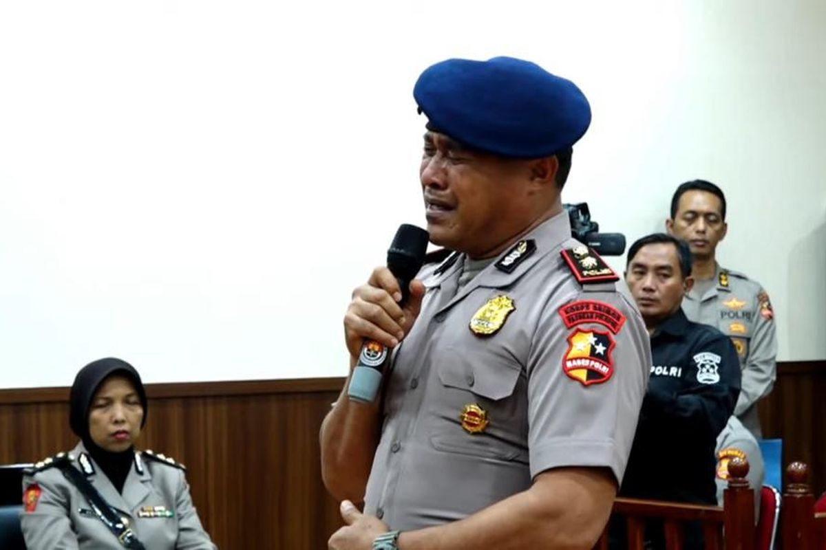 Kompol Cosmas Bersumpah Demi Tuhan Tak Ada Niat dalam Kasus Rantis Tabrak Ojol