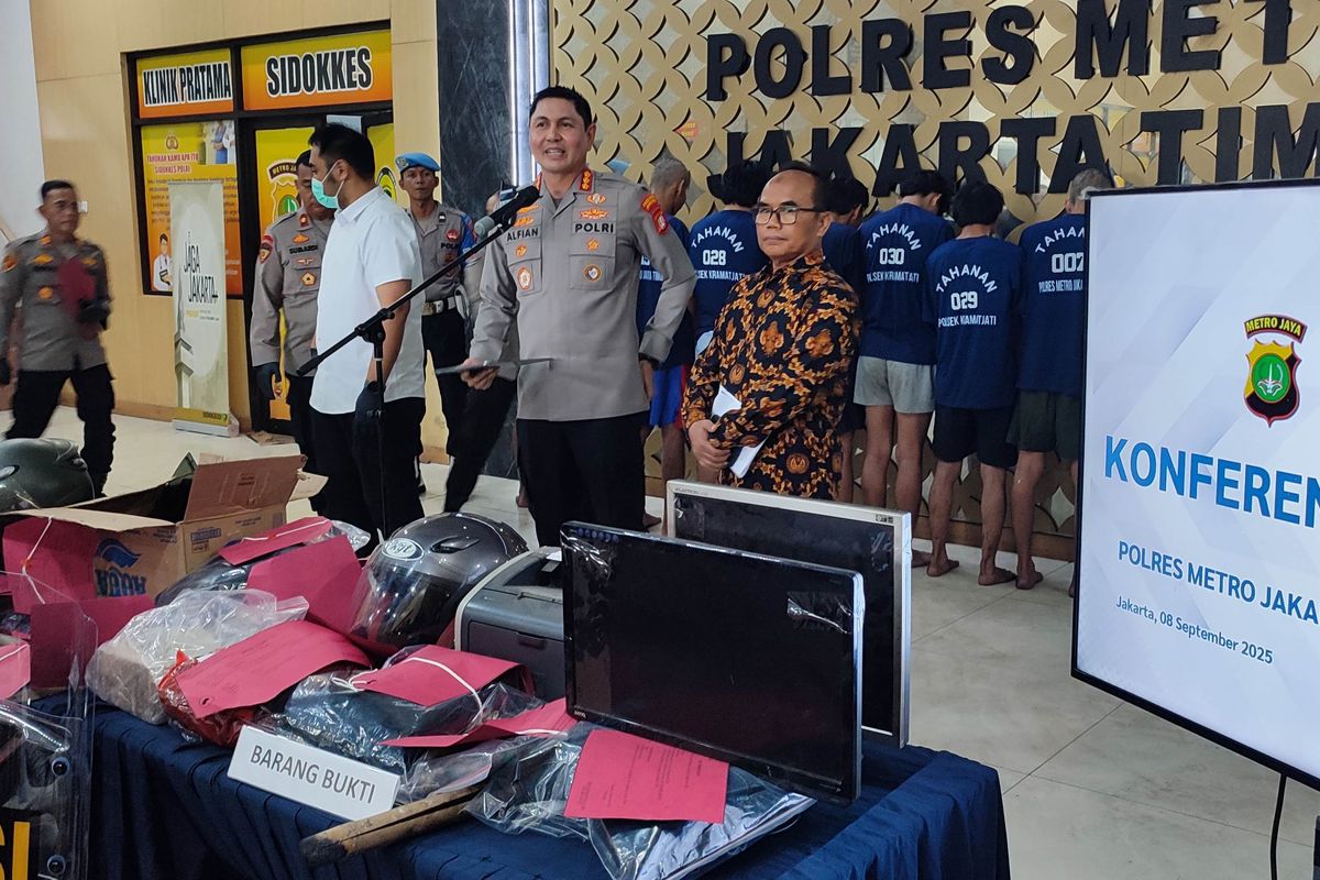 Kantor Polsi Diserang, Puluhan Kendaraan Hangus Terbakar