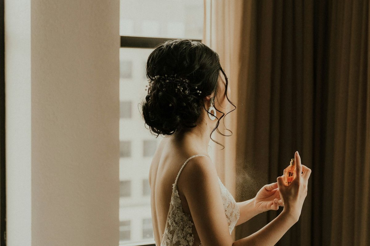 7 Aroma Parfum Penenang Pikiran yang Efektif Redakan Stres Secara Instan