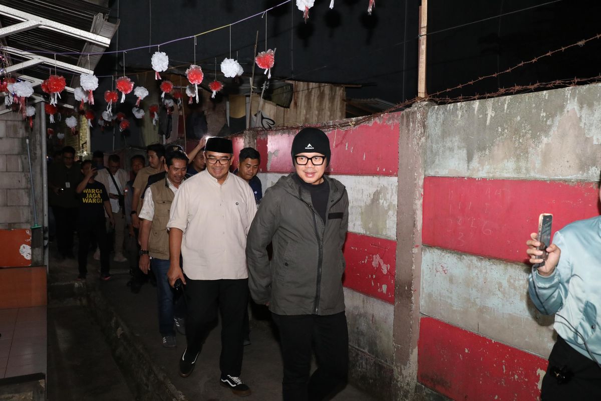 Wamendagri Bima Arya Pakai Kupluk Hitam Saat Ronda, Bangkitkan Kembali Semangat Siskamling
