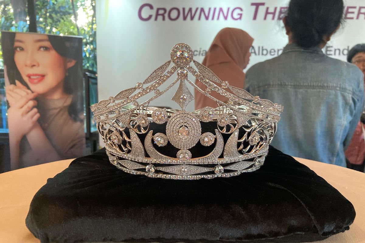 Rahasia Desain & Proses Pembuatan Mahkota Miss Universe Hong Kong yang Memukau