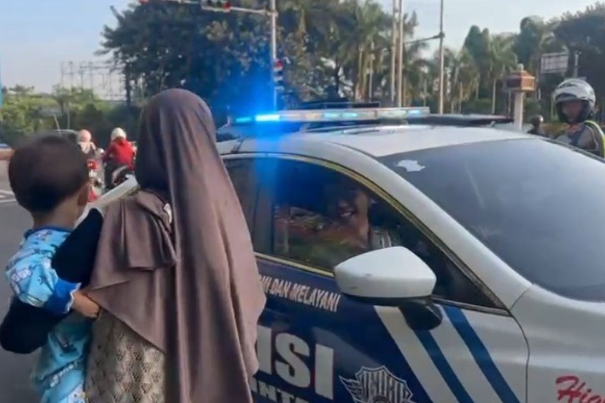 Polisi Bogor Buka Jalan Darurat Antar Balita Penderita Jantung Bocor ke Rumah Sakit