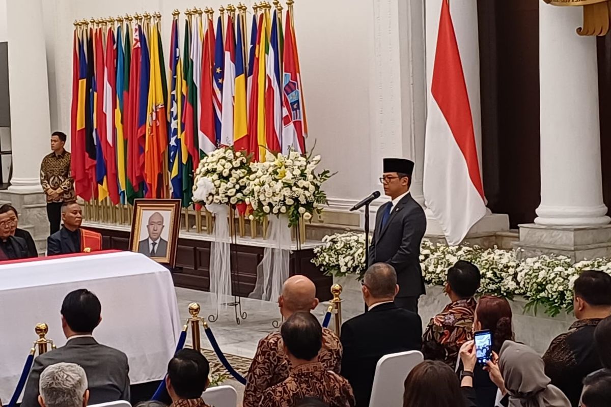 Menlu Sugiono Berkomitmen Biayai Pendidikan Anak-anak Almarhum Zetro
