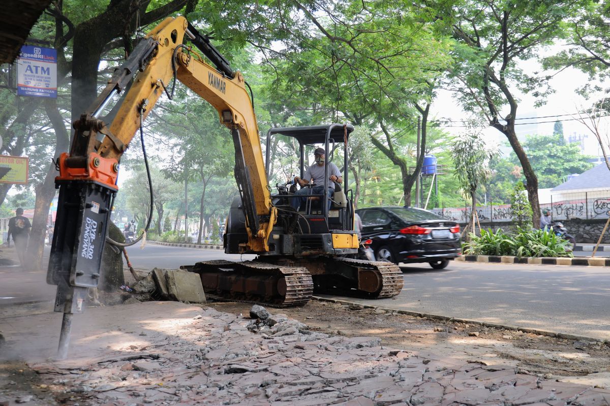 Warga Serpong Menanti Revitalisasi Trotoar Ciater yang Tak Kunjung Rampung