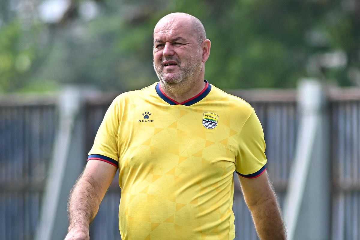 Strategi Jitu Bojan Hodak Hadapi Laga Krusial Persib di Dua Kompetisi