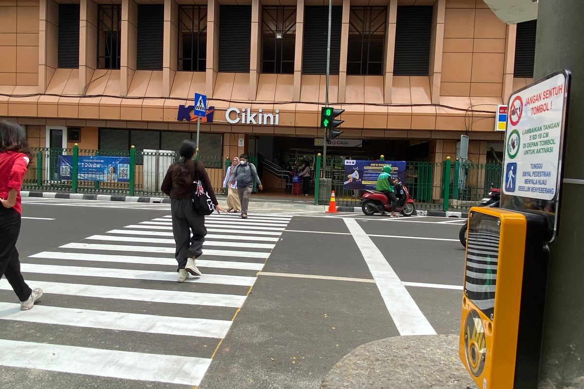 Pelican Crossing Solusi Cerdas Pemprov DKI Cegak Penumpang Lompat Pagar Stasiun Cikini