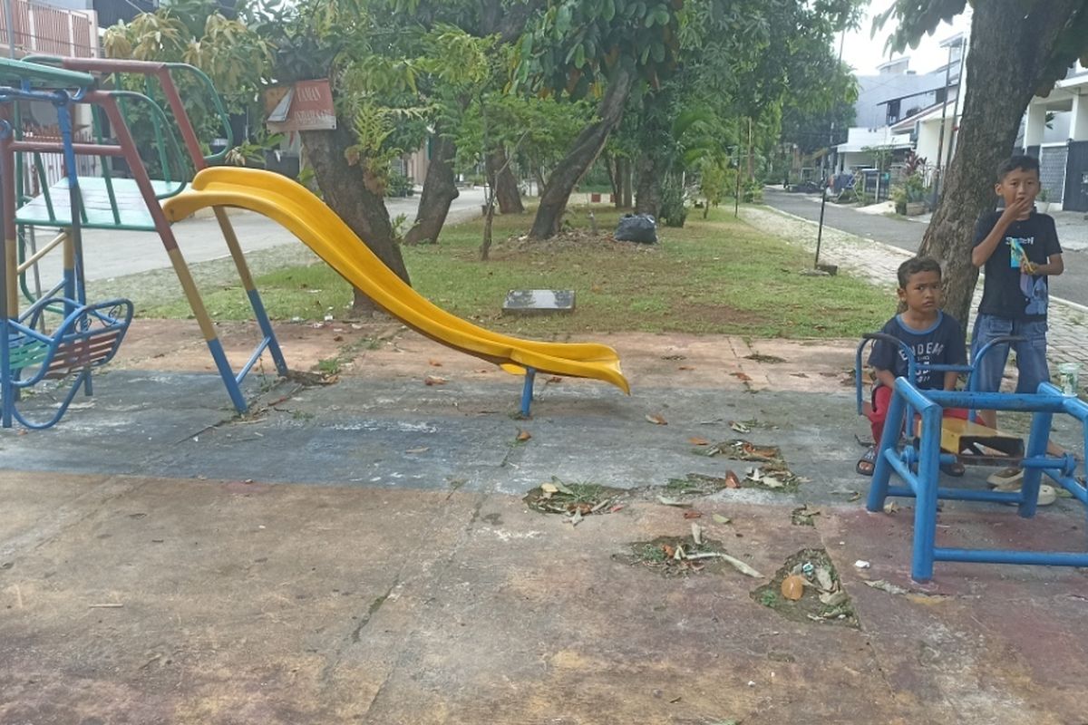 Taman Indah Sari Rawalumbu Rusak, Warga Khawatir Keselamatan Anak-Anak Terancam