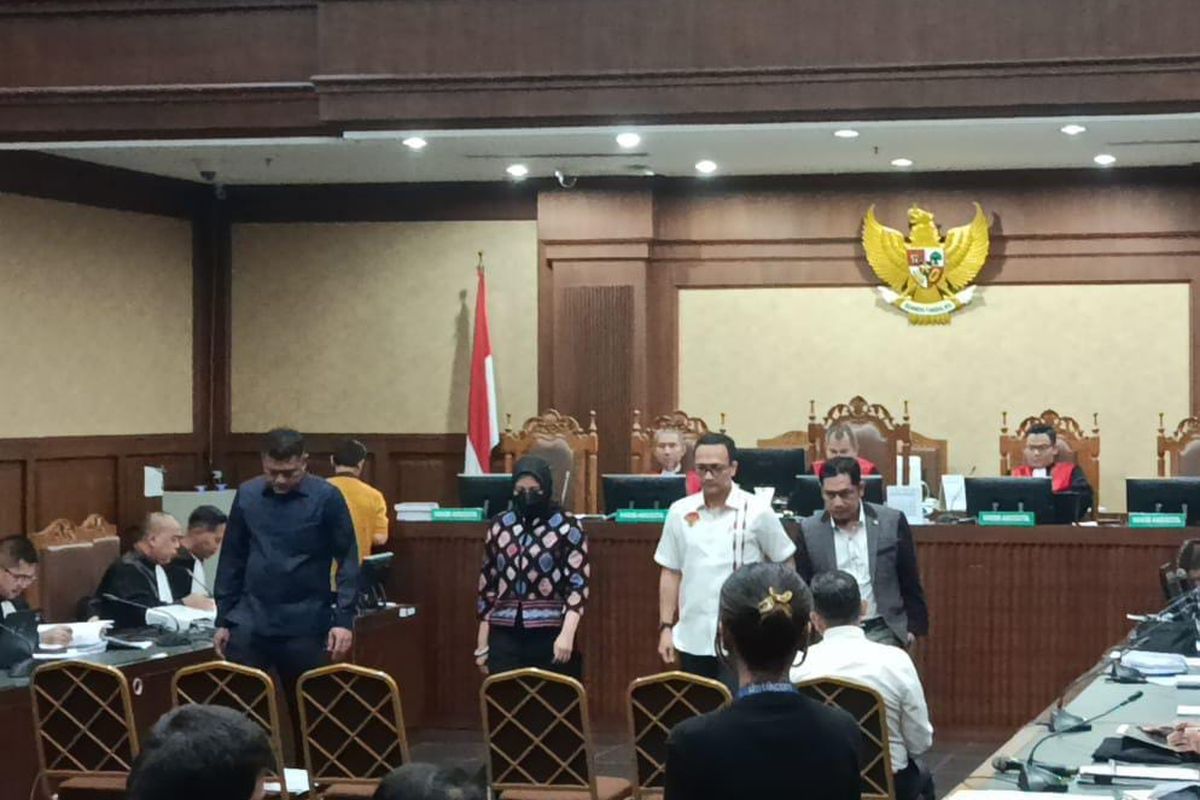Panitera PN Jaksel Buang iPhone 14 Saat Panik Arif Nuryanta Dibekuk Kejagung