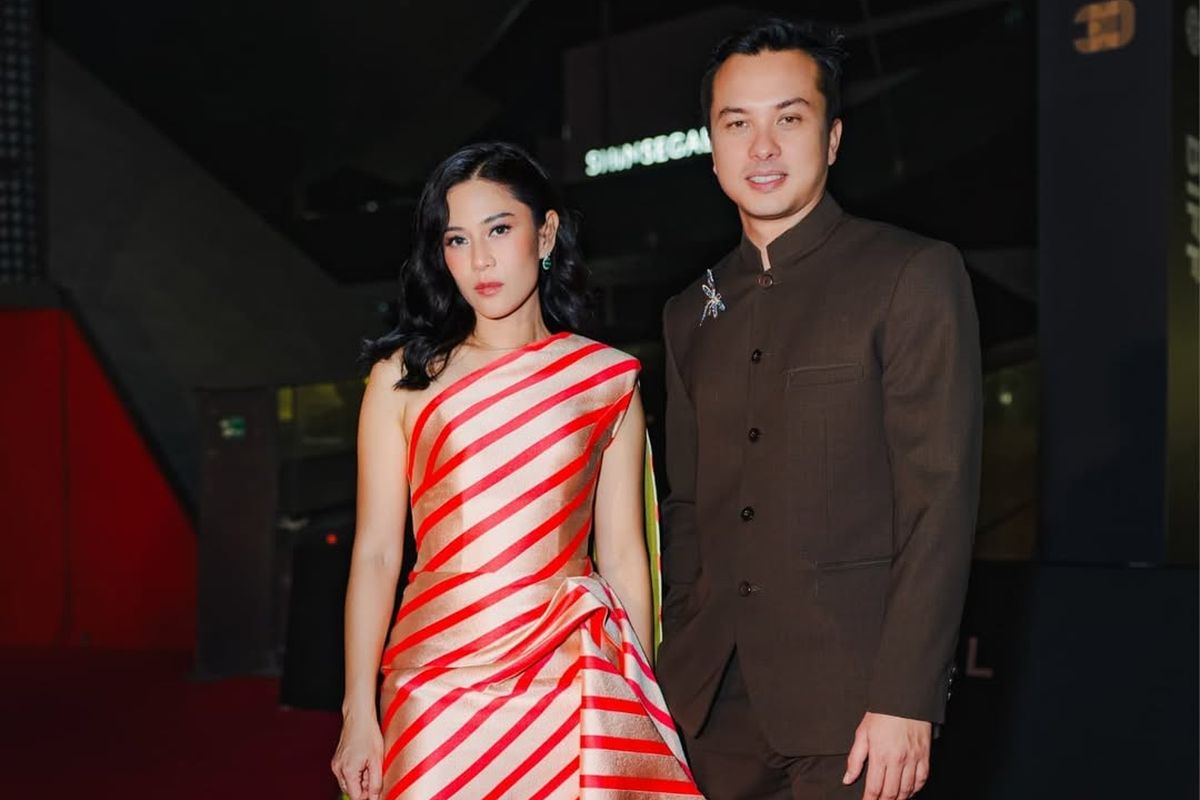 Gaun Stripes yang Jadi Sorotan