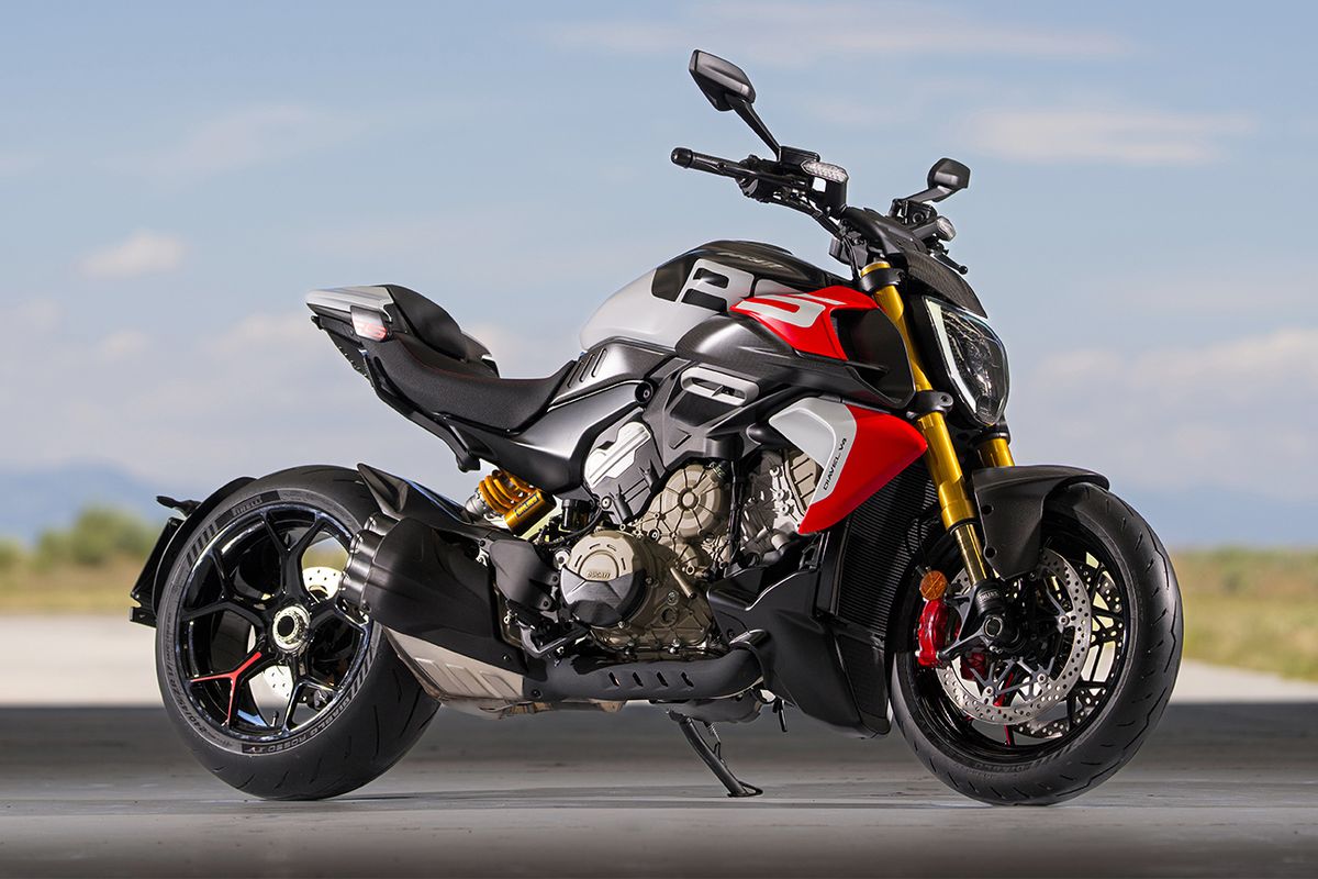 Kombinasi Mewah Mesin Panigale & Gaya Santai yang Memukau