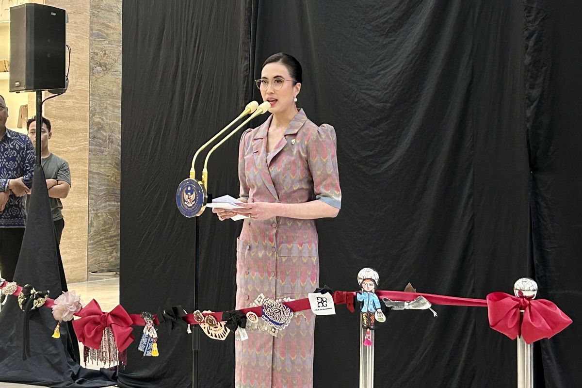 Wastra Nusantara Memikat Turis Asing, Menteri Widiyanti Soroti Potensi Wisata Budaya