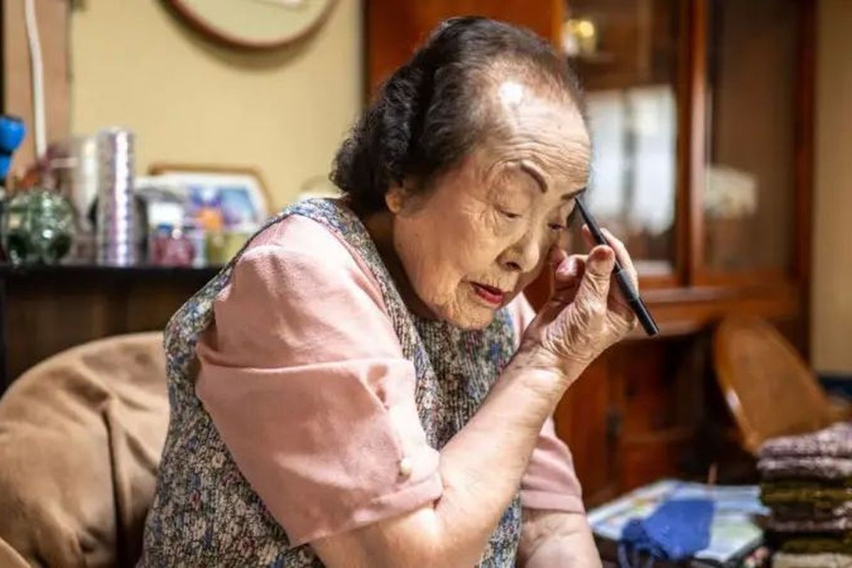 Mengapa Perempuan Lebih Banyak Capai Usia 100 Tahun?