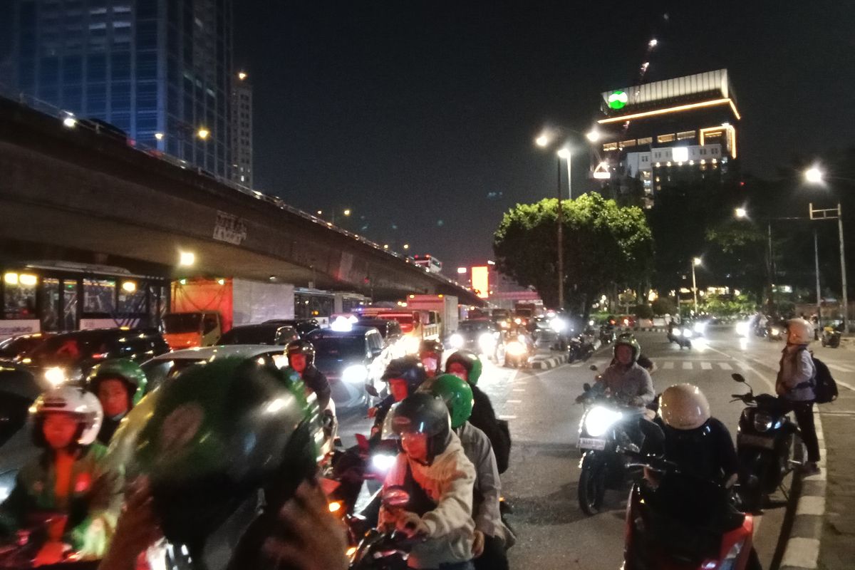 Macet Parah Slipi-Gatot Subroto Mulai Lancar Jelang Tengah Malam