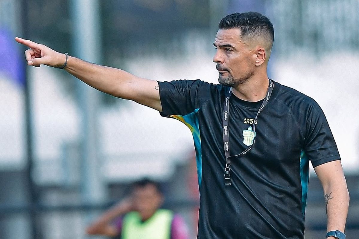Carlos Pena Hadapi Laga Aneh Saat Persita Tantang Persib Bandung
